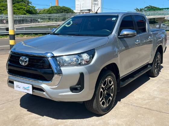 TOYOTA HILUX 2.8 D-4D TURBO DIESEL CD SRV 4X4 AUTOMÁTICO